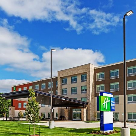 Holiday Inn Express & Suites - Parsons By Ihg Exterior photo