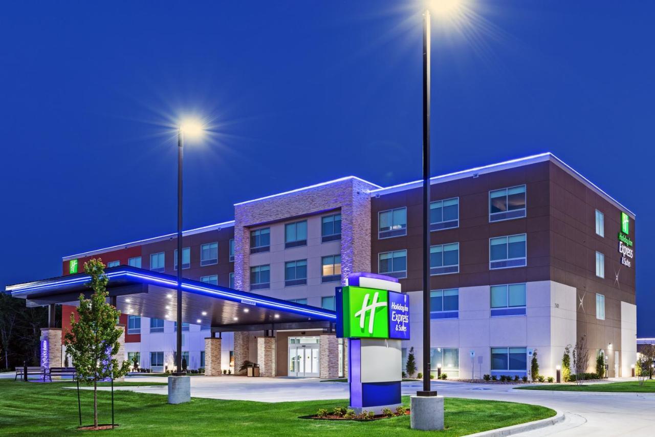 Holiday Inn Express & Suites - Parsons By Ihg Exterior photo