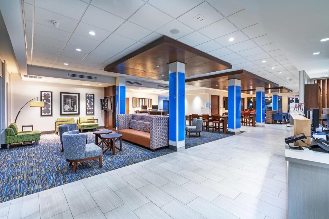 Holiday Inn Express & Suites - Parsons By Ihg Exterior photo