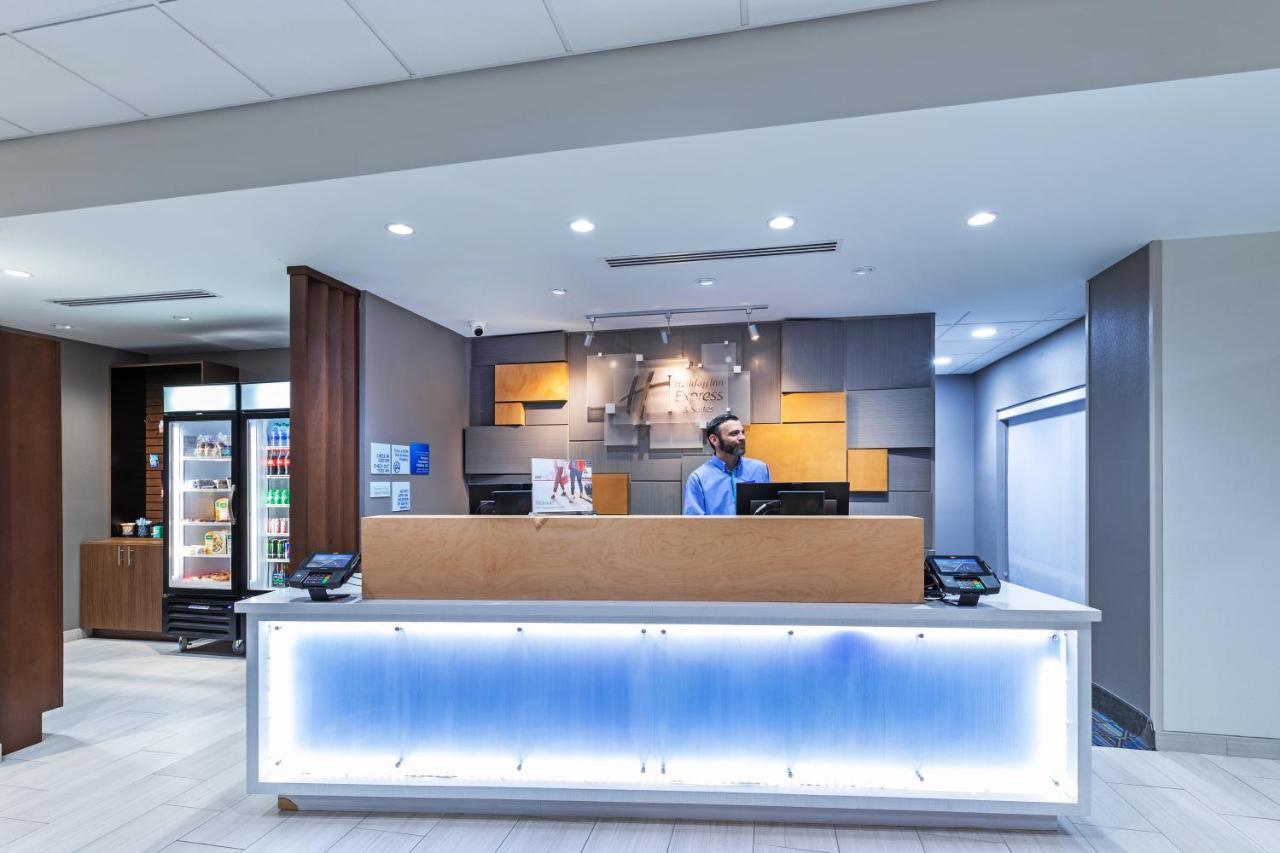 Holiday Inn Express & Suites - Parsons By Ihg Exterior photo